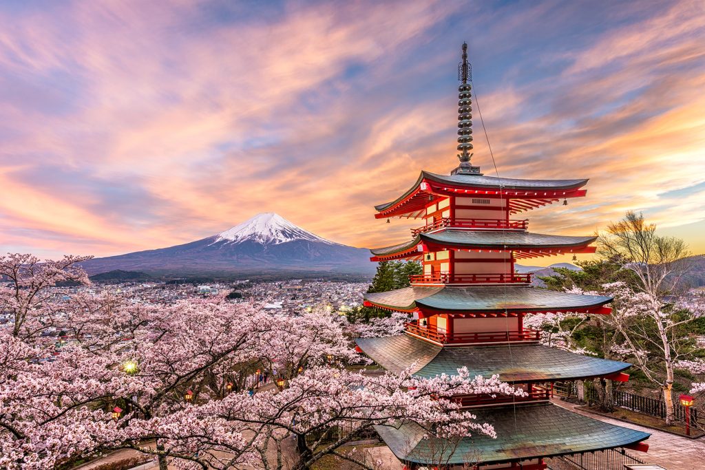 Japan-at-Chureito-Pagoda-and-Mt.-Fuji-in-the-spring-with-cherry-blossoms