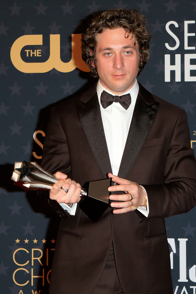 Jeremy-Allen-White-at-2023-Critics-Choice