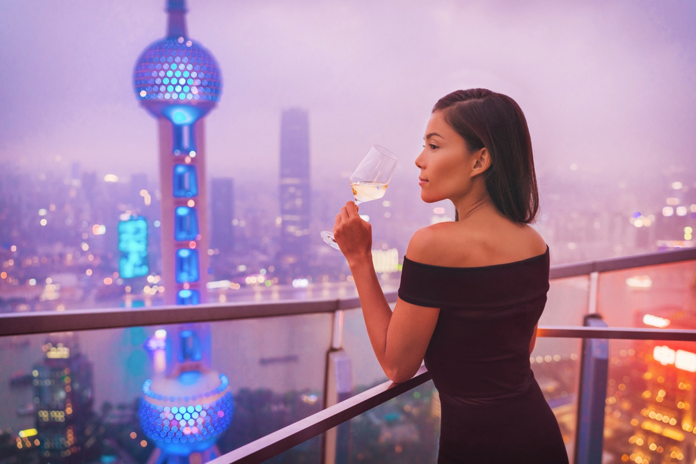 Luxury-Shanghai-lifestyle-Asian-woman