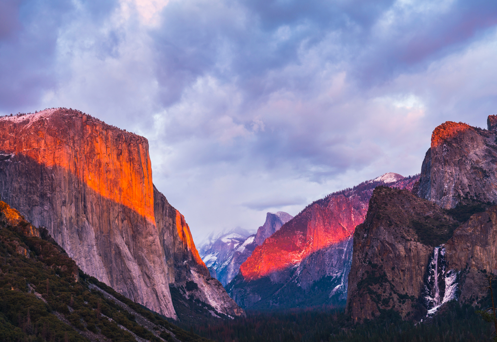 Beautiful,Colorful,Of,Yosemite,National,Park,At,Sunset,In,Winter