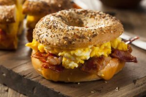 bacon-and-egg-on-a-bagel