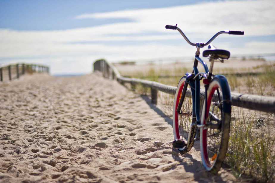 biking-by-the-sea