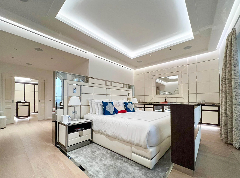 luxury-villa-bedroom