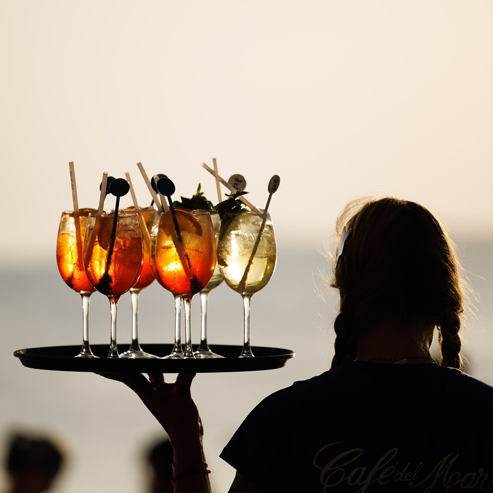 server-with-drinks-at-sunset