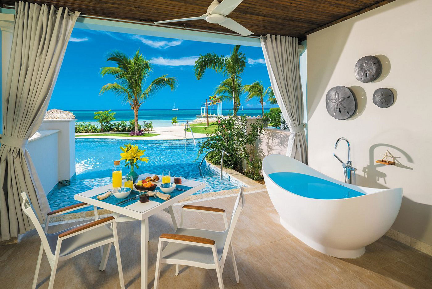 soaking-tub-in-butler-room